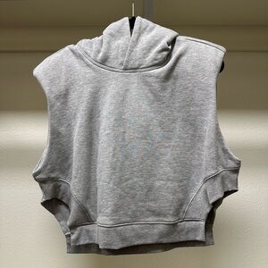 alo yoga cropped headliner shoulder pad sleeveless hoodie